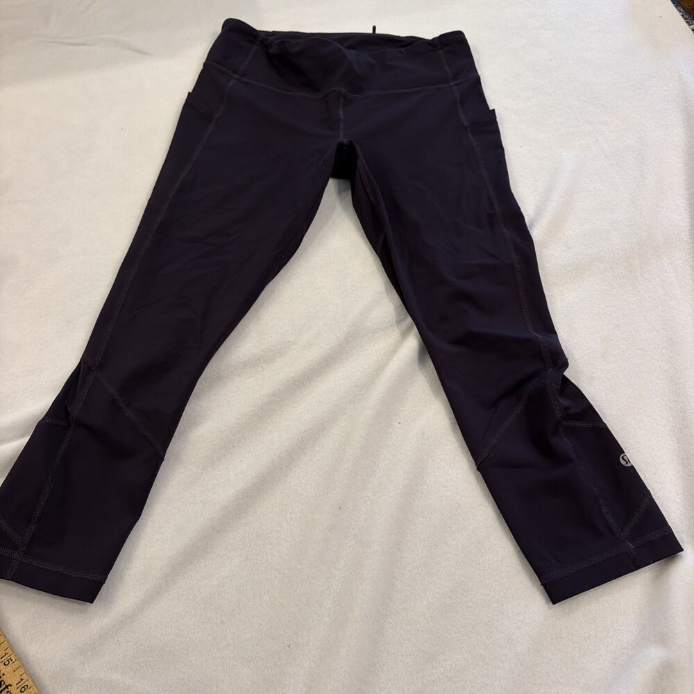 Lululemon Dark Purple Capri Leggings SZ 8 w/ 3Pockets Run, Bike, Yoga 22" Inseam